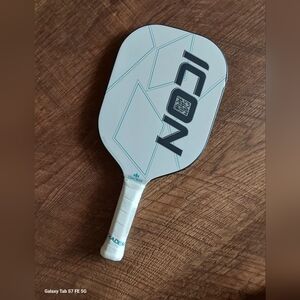 Diadem icon pickleball paddle